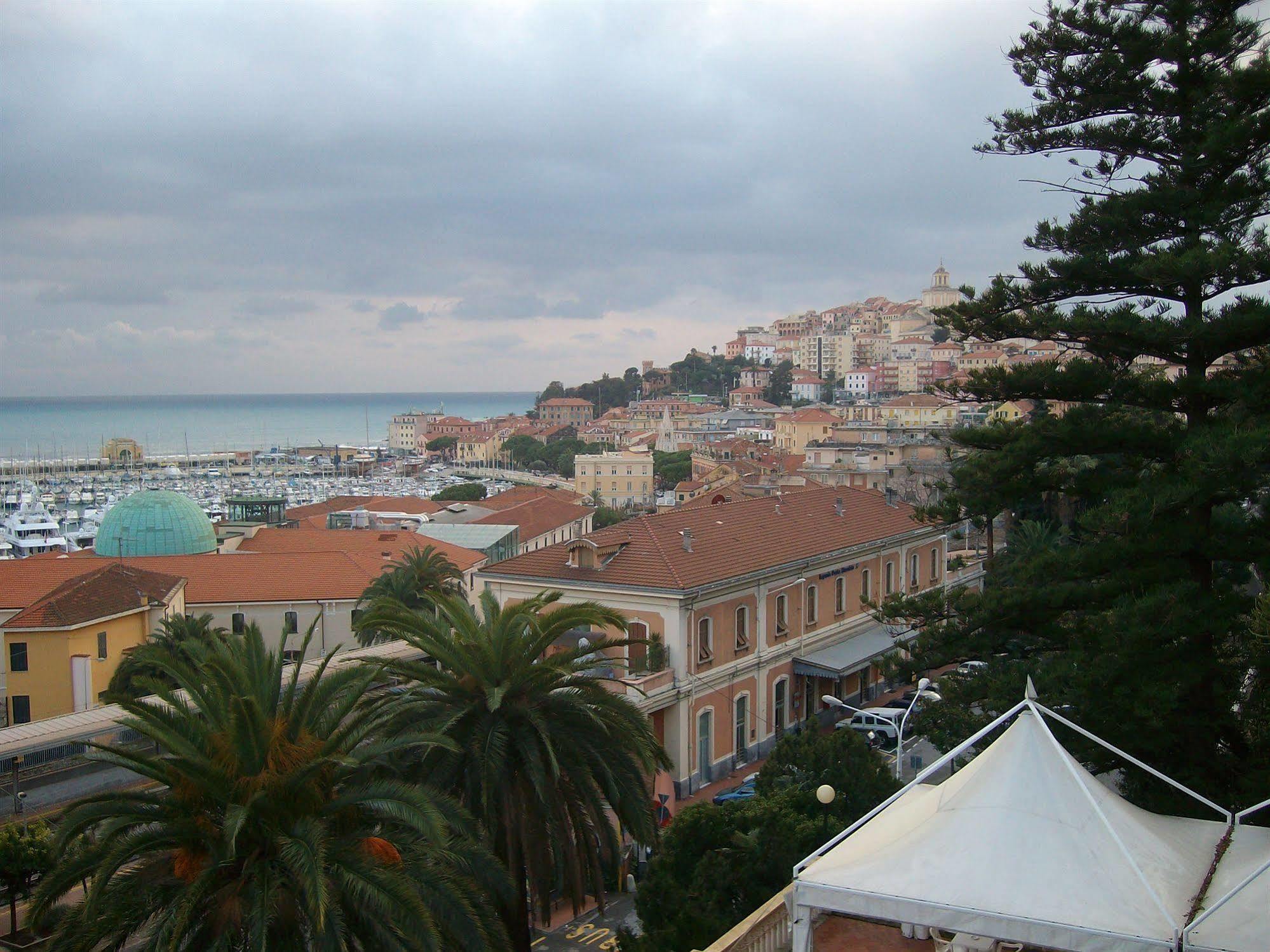 Hotel Miramare Imperia Exteriér fotografie